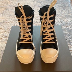 BRAND NEW NEVER WORN Rick Owens Sneakers in black